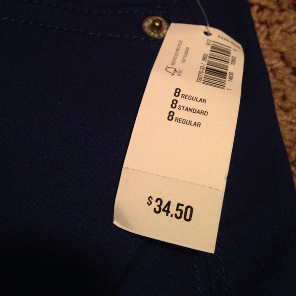 NWT.  Blue skinny jeans.  Old navy Sz 8. - Picture 2 of 3