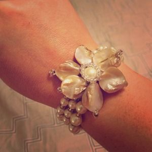 Pearl bracelet