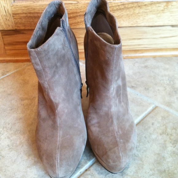 BCBGeneration suede ankle boots - Picture 2 of 4
