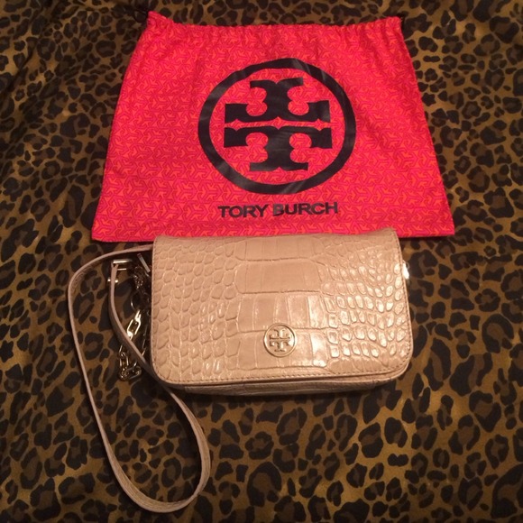SOLD Tory Burch Robinson Crossbody ❤️