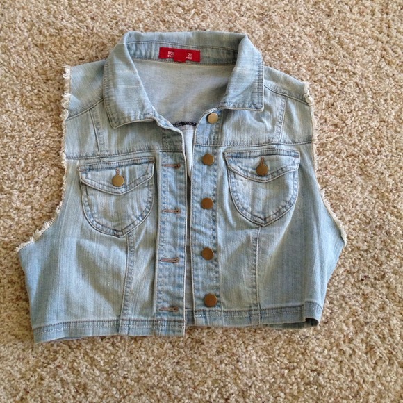 🚫SOLD🚫Light-weight Denim Vest