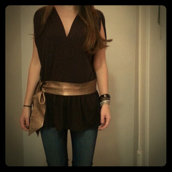 Alice and olivia XS goddess shirt