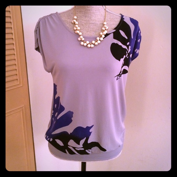 🚫SOLD🚫 in bundle The Limited Flowered Blouse