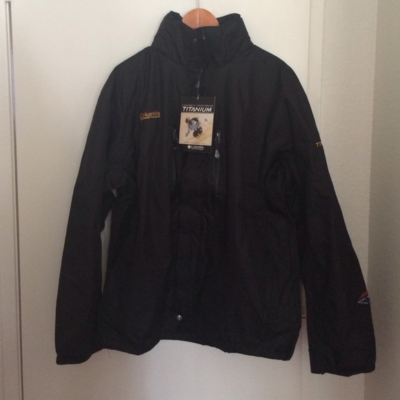 NWT Columbia Black Titanium Ski Jacket XL/L