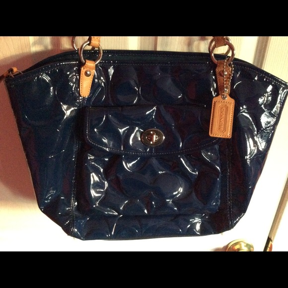 Coach signature patent leather tote - Picture 2 of 4