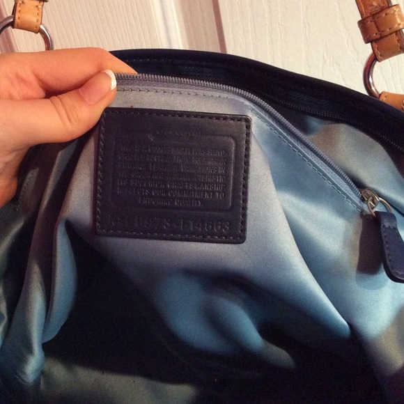 Coach signature patent leather tote - Picture 3 of 4