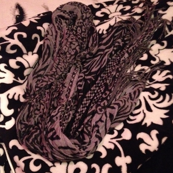 Black and grey animal print scarf! - Picture 1 of 1
