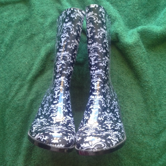*SOLD* Damask printed rain boot heels
