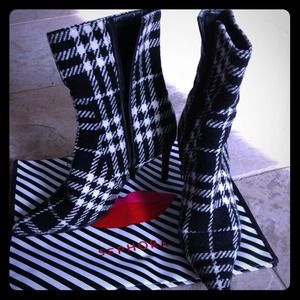 B&W Burberry Boots