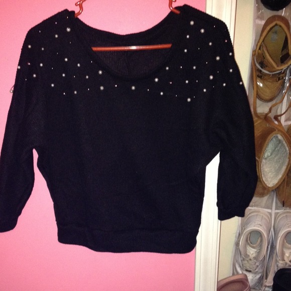 Pearl studded sweater! - Picture 1 of 1