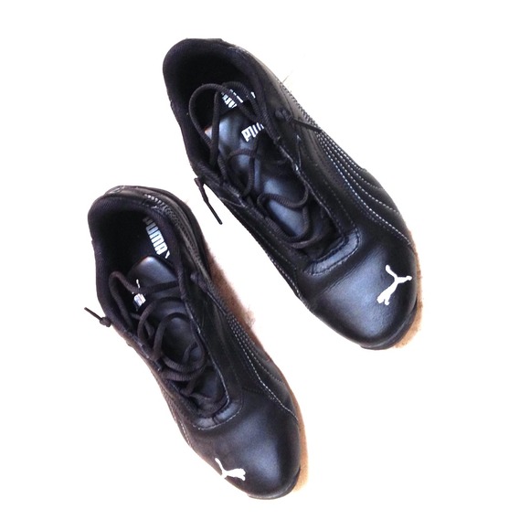 Like new Black Puma Sneakers Shoes leather Size 5