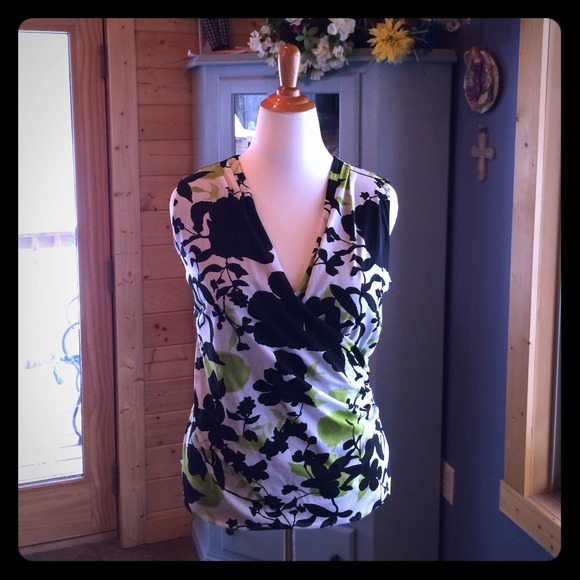 Jones New York Tops - Jones New York Plus size 1XL Beautiful Blouse