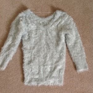 Fuzzy sweater🚫sold on VINTED🚫