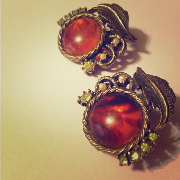 Crazy awesome vintage earrings.