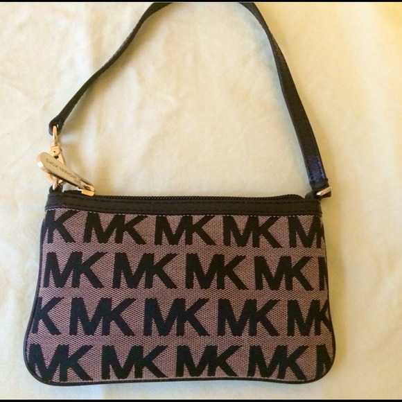 *sold* 40 ✂️price cut✂️ NWOT Michael Kors Wristlet