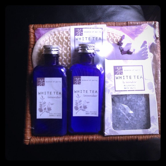 Relaxing White Lavender Lotion and Bubble Bath