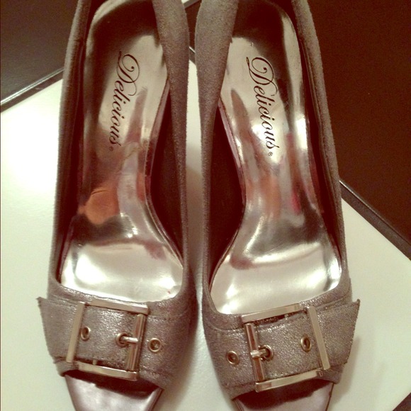 Shoes - Silver glitter heels!