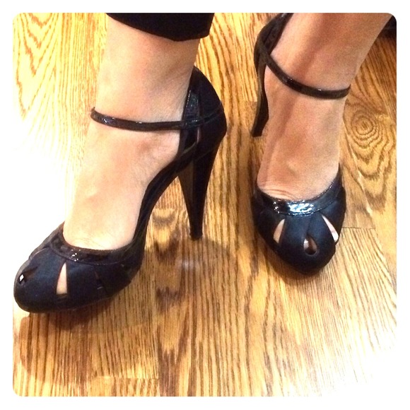 Kenneth Cole black satin cutout heels