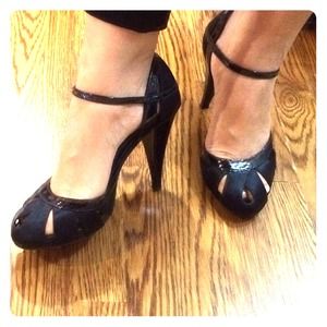 Kenneth Cole black satin cutout heels
