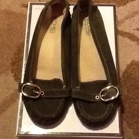 Michael kors olive green flats ..just reduced🎉