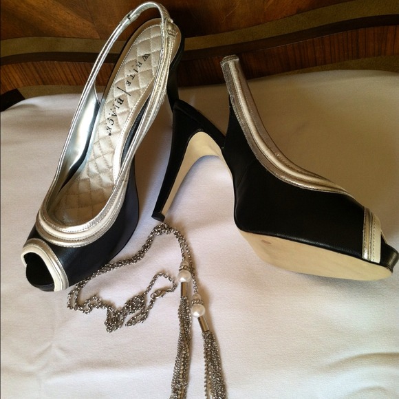 White House Black Market Shoes - SALE💥White House Black Market  sling backs