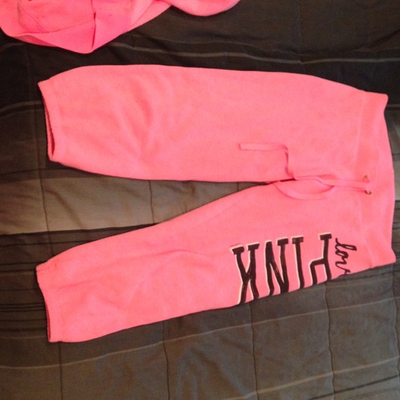 VS PINK campus fit Capri pants