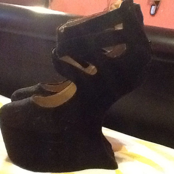 Shoes - Black heels NWT JUST REDUCED🎉🎉🎉
