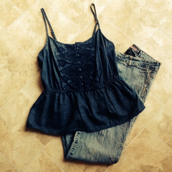 🎉Host Pick🎉Peplum Top - Picture 2 of 4