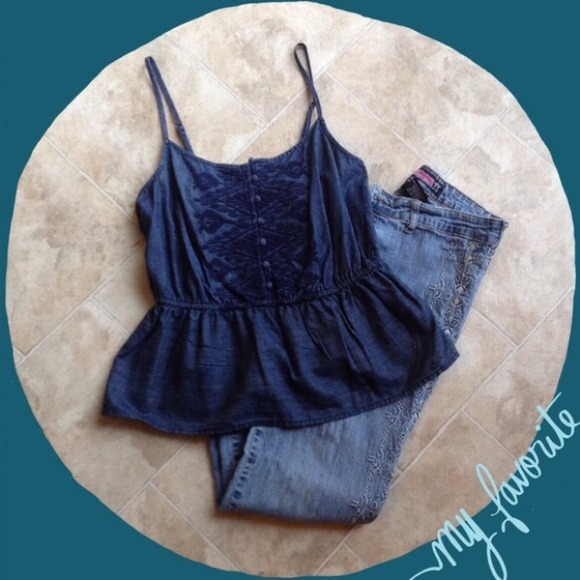 🎉Host Pick🎉Peplum Top - Picture 3 of 4