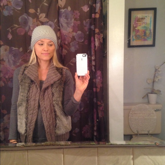 Kenra/ zip up sweater vest. - Picture 2 of 4