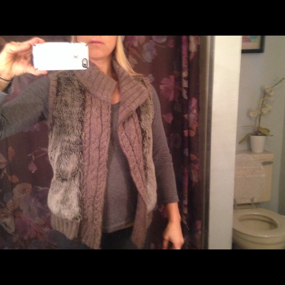 Kenra/ zip up sweater vest. - Picture 3 of 4