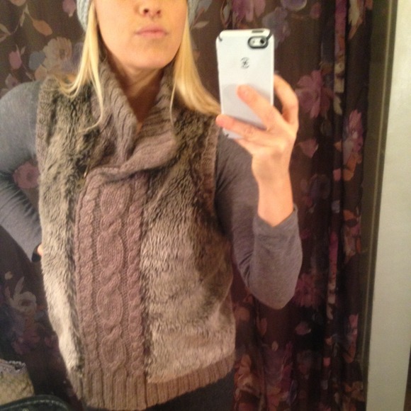 Kenra/ zip up sweater vest. - Picture 4 of 4