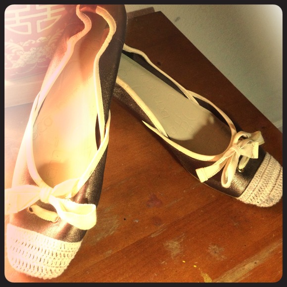 JESSICA BENNETT brown metallic flats