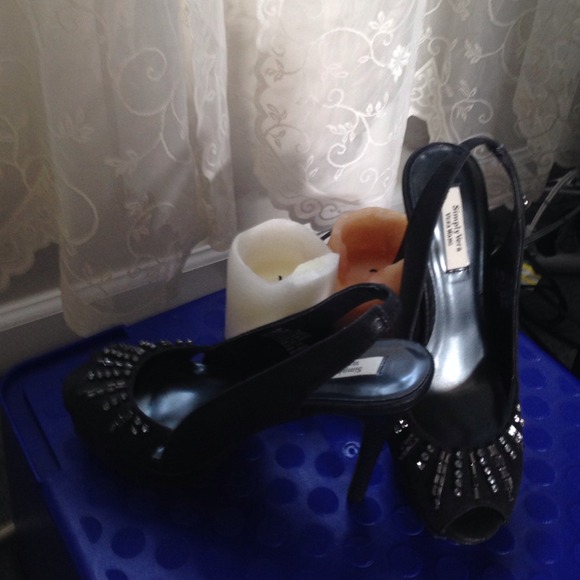 Vera Wang Brand new beautiful shoes - Picture 1 of 3