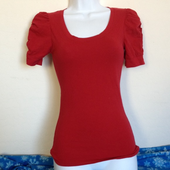🌹sold in bundle🌹red top