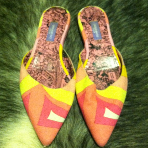 Sold bundled with earmuffs for Charm Pucci