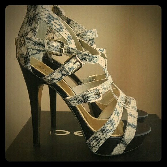 Bebe Elyse Platform Shoe!!!