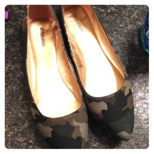 Size 7 Xhilaration Camo Flats Excellent Condition