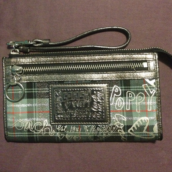 Coach Clutches & Wallets - COACH Poppy Wallet/Wristlet 🎀