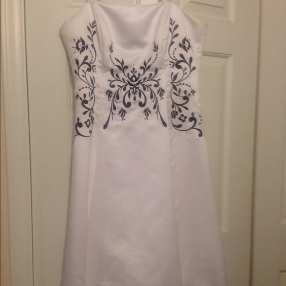 White prom dress - Picture 1 of 2