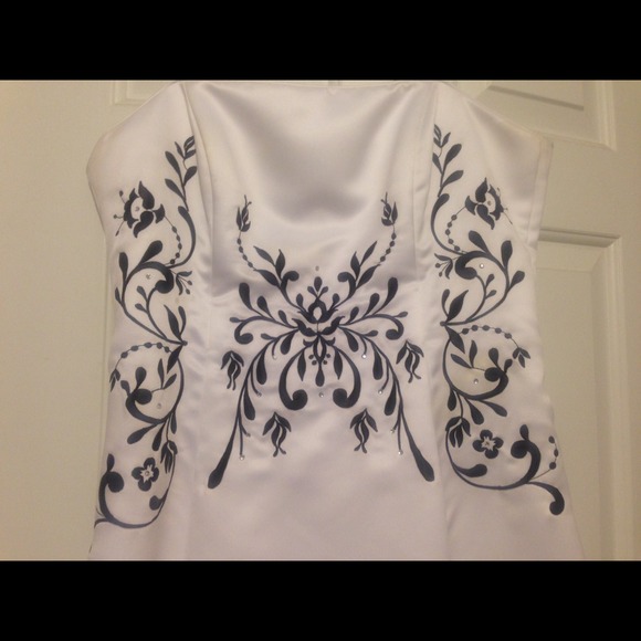 White prom dress - Picture 2 of 2