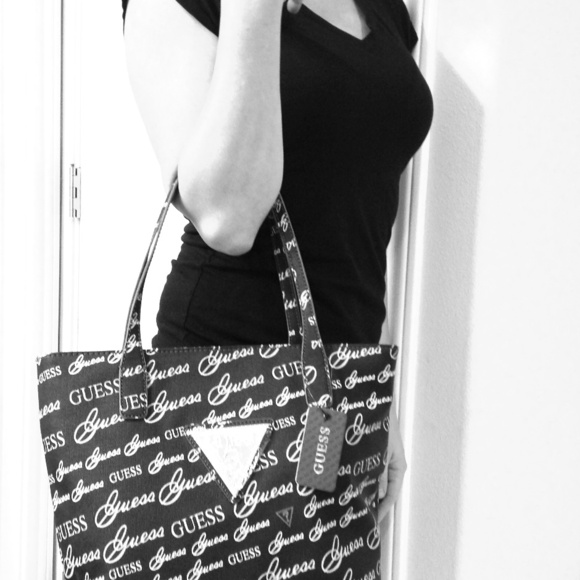 ❌❌❌ SOLD!!! GUESS handbag Black white and red