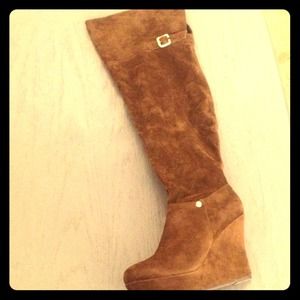 BRAND NEW chocolate brown suede boots