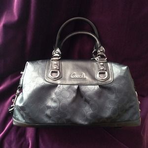 Authentic Coach - Ashley signature Satchel
