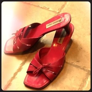 Pink kitten heel shoes with bow in the front.