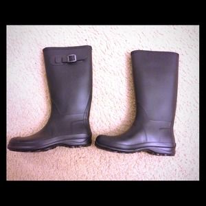Plain black rain boots