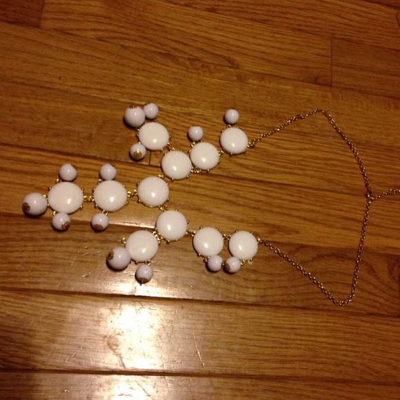 Jewelry - White bubble necklace