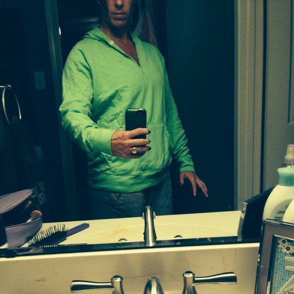 SOLD IN BUNDLE!!!Pink sweat shirt - Picture 2 of 2