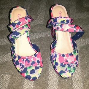 Gap Flower Wedges