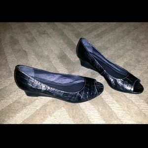 NWT. Black wedges.